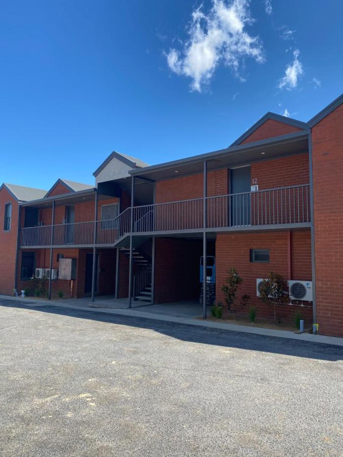 Railway Motel Myrtleford Exteriör bild